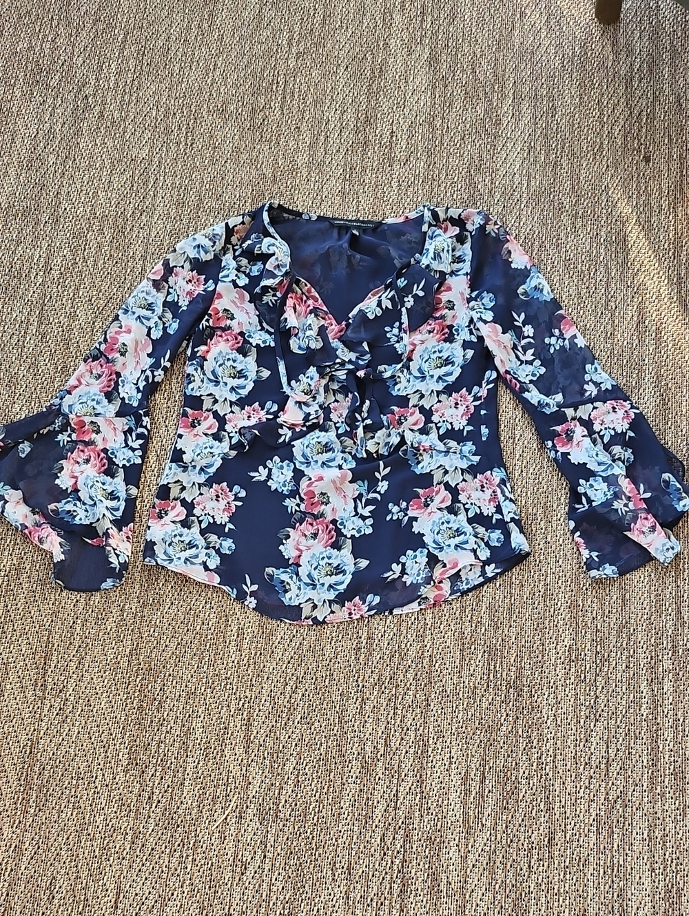 White House Black Market Navy Floral Ruffle V-Neck Peasent Top